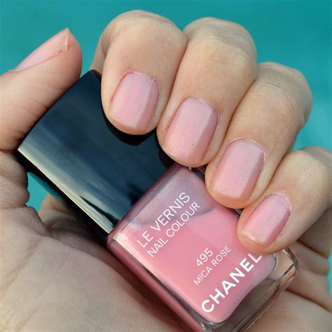 CHANEL NAIL POLISH REVIEW .